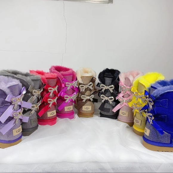 UGGS - Picture 5 of 6